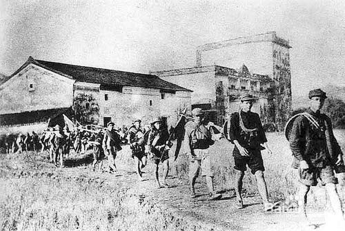 40軍加強團和瓊崖縱隊會師,馮白駒熱淚盈眶:等你們23年了 40軍加強團和瓊崖縱隊會師,馮白駒熱淚盈眶:等你們23年了