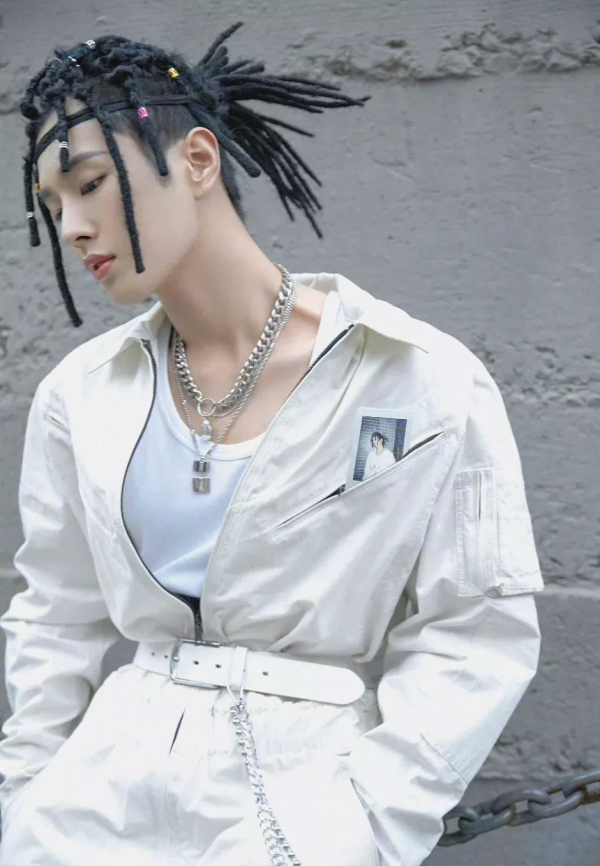 時尚就是不穿秋褲?王一博何洛洛搖了搖頭 時尚就是不穿秋褲?王一博何洛洛搖了搖頭