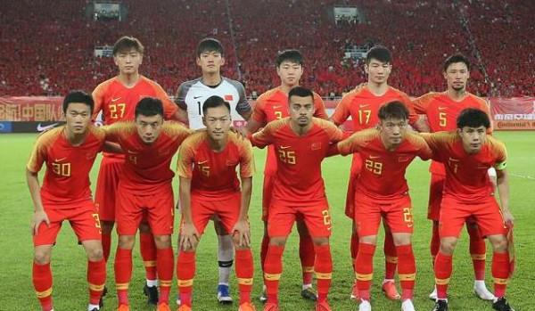 中國足球的問題並非只有球員和教練，因為在中國踢球是項貴族運動