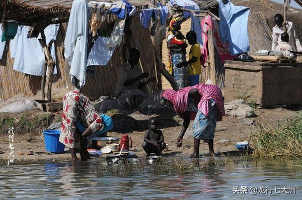 「查德」走進“查德湖”上的島嶼村莊