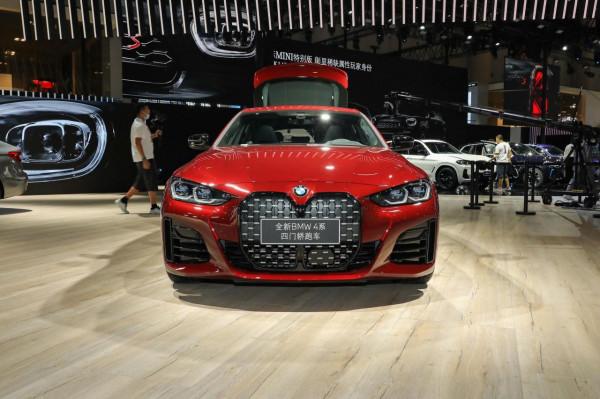 寶馬4系四門轎跑正式上市，價格略微上漲，售價37.38萬起