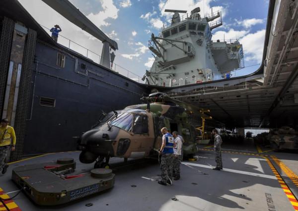 “堪培拉”級兩棲攻擊艦圖集（118圖）