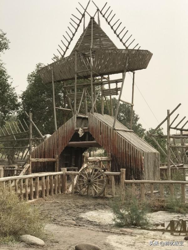 新疆沙漠腹地只有20多戶人家的村寨，不種不牧，他們靠什麼生存？