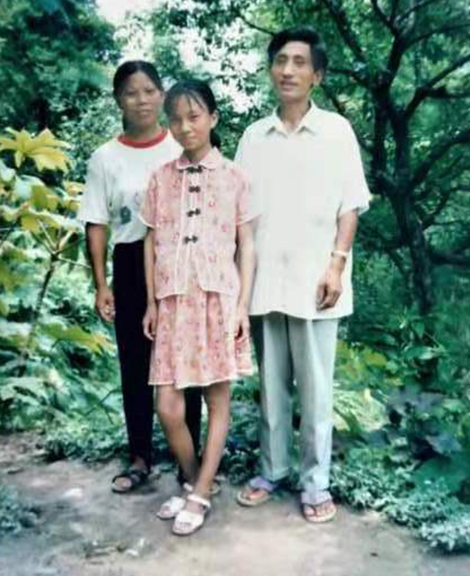 34歲湖南女子，為替丈夫還債辭去教師工作，獨闖上海4年賺80萬