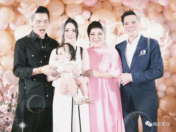 明星紅黑榜:郭碧婷買不起5萬的香奈兒嗎?要靠二胎來換 明星紅黑榜:郭碧婷買不起5萬的香奈兒嗎?要靠二胎來換