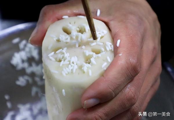 一節蓮藕,一把糯米,廚師長分享江米灌藕家庭版,香甜軟糯吃不膩 一節蓮藕,一把糯米,廚師長分享江米灌藕家庭版,香甜軟糯吃不膩