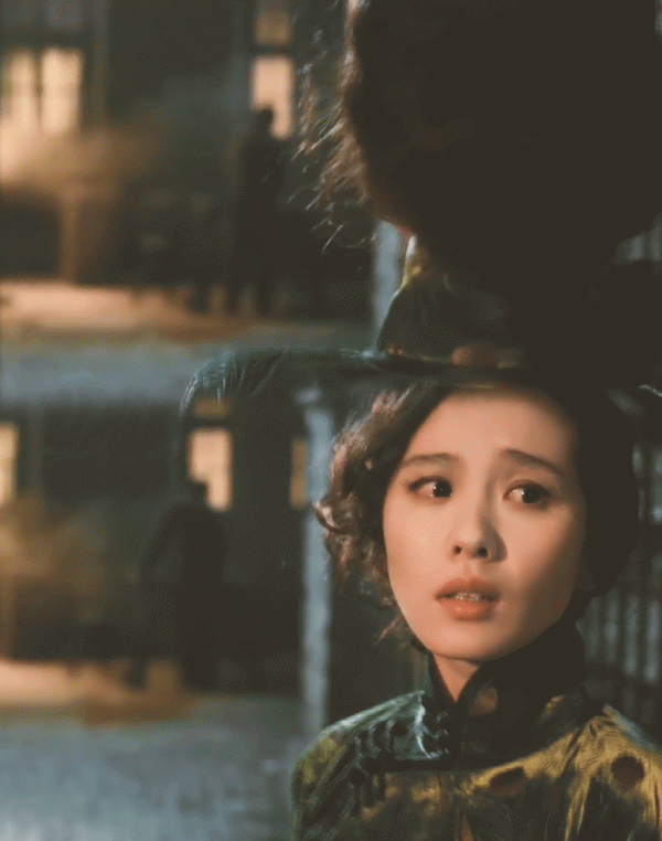 劉詩詩這套旗袍自帶一種妖冶病嬌的味道