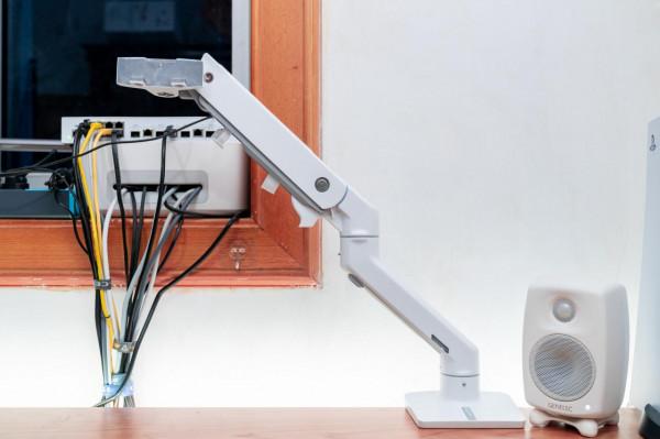 比電視還爽的 48 吋 OLED 桌面電競巨屏，KTC G48P5 顯示器測評詳解