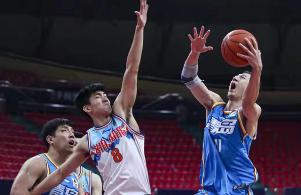 防守有了！反擊也有了！球迷：下半場打出了“老新疆”的感覺