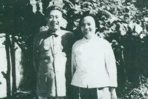 開國上將宋任窮的愛情:結婚的窯洞只有8平方米,夫妻風雨走過70年 開國上將宋任窮的愛情:結婚的窯洞只有8平方米,夫妻風雨走過70年