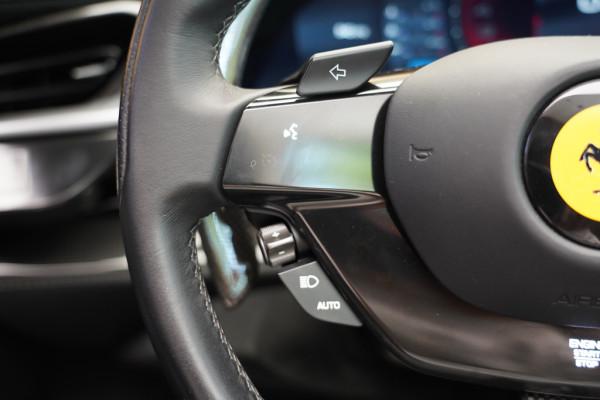 體驗法拉利SF90 Spider，千匹馬力敞篷混動超跑，2.5秒即可破百