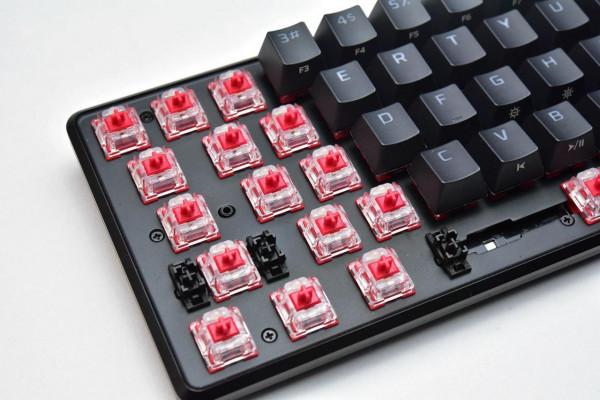 火軸+PBT鍵帽+全鍵無衝+61鍵佈局，HyperX就算不賣貨也要推它