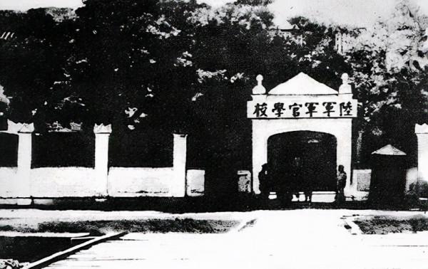 國民黨軍隊的軍餉情況:軍長,師長,團長分別能領多少大洋? 國民黨軍隊的軍餉情況:軍長,師長,團長分別能領多少大洋?