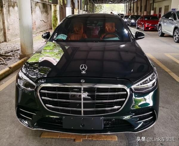 實拍墨綠色全新賓士S級,感受旗艦豪華轎車的強大氣場 實拍墨綠色全新賓士S級,感受旗艦豪華轎車的強大氣場