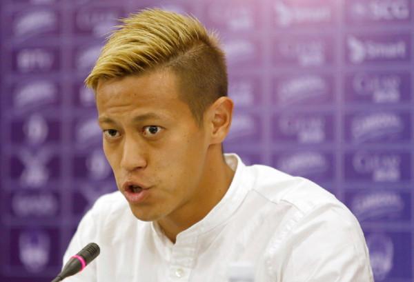 同為35歲,郜林娶校花住豪宅擁過億資產,本田圭佑卻仍在&quot;窮遊&quot;歐洲