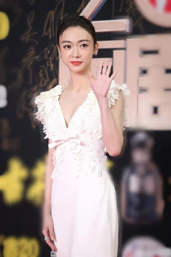 國劇盛典紅毯圖：宋祖兒不敵毛曉彤，蔡文靜髮型被吐槽，孫怡絕了