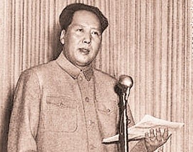 1957年，得知彭德懷到了莫斯科，金日成不顧身份提前站在門前迎接