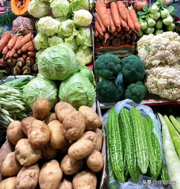 清華大學一日遊，校內有萬泉河、水木清華園，還有荷塘月色近春園