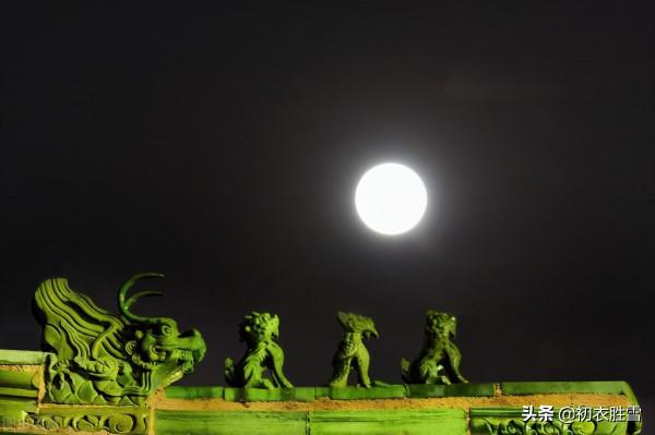 蘇軾三首中秋詞，一首旖旎，一首悲涼，一首是真狂放