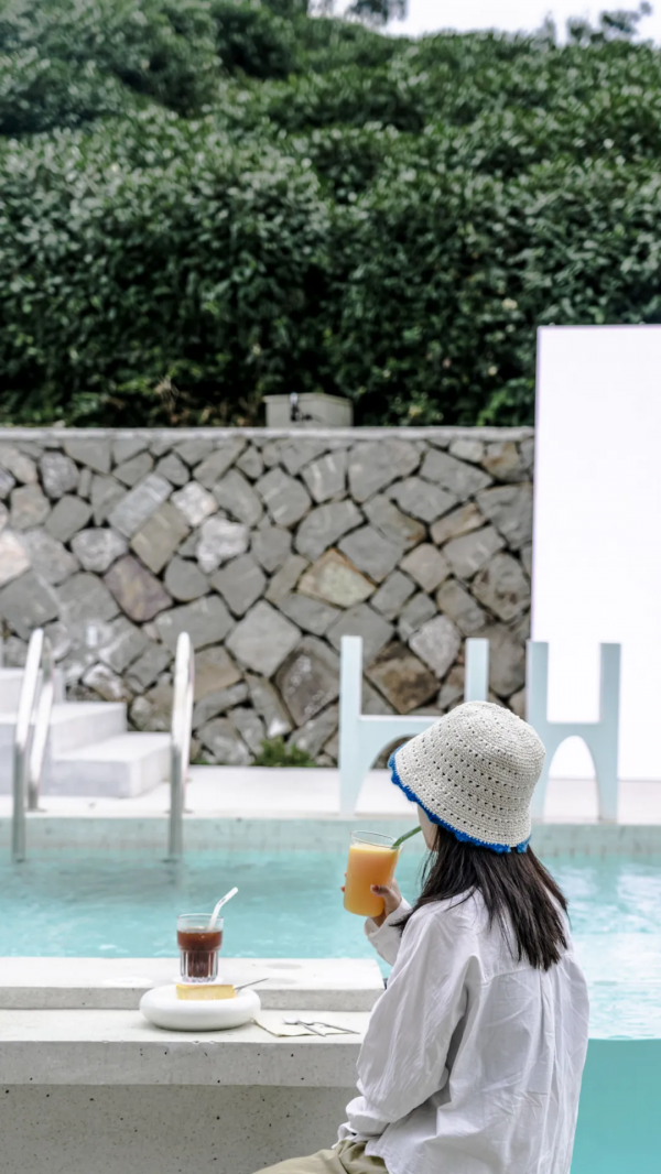 杭州民宿圈又一新作!270°落地玻璃躺看茶園,私享西湖邊避世秘境 杭州民宿圈又一新作!270°落地玻璃躺看茶園,私享西湖邊避世秘境