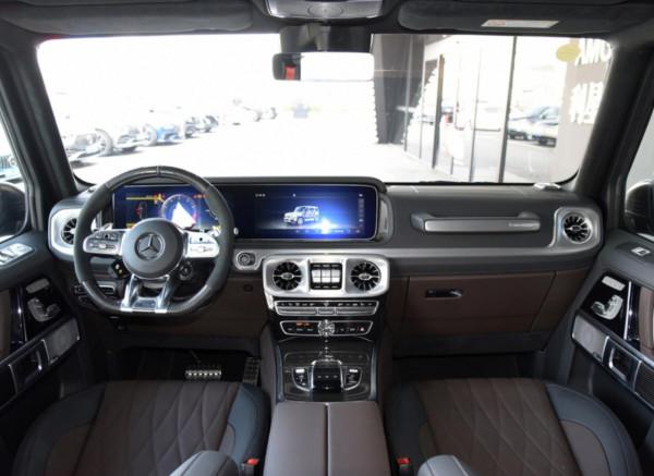 北京街頭偶遇300萬賓士大G,女副駕搖下車窗,眾人紛紛上去要簽名 北京街頭偶遇300萬賓士大G,女副駕搖下車窗,眾人紛紛上去要簽名