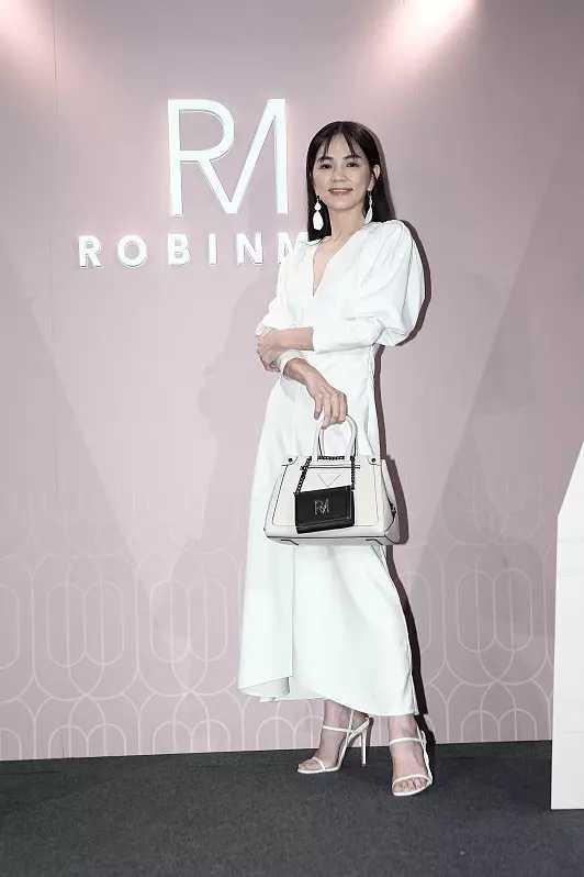 “人到中年”的陳嘉樺,反而越來越有女人味兒了 “人到中年”的陳嘉樺,反而越來越有女人味兒了