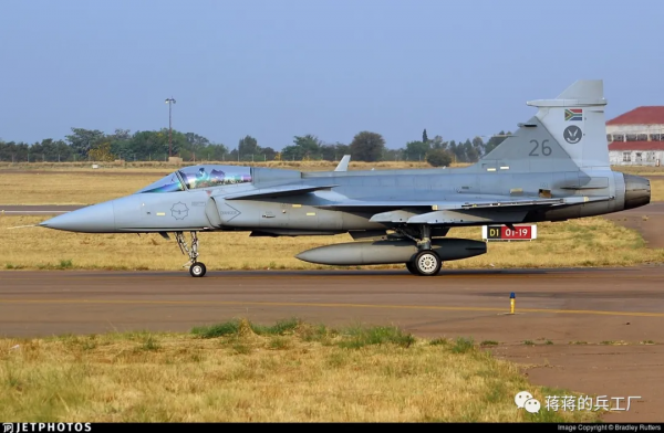 南非空軍戰鬥機已經停飛4個月，空有好飛機卻淪為器官捐獻者