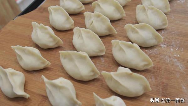 做鍋貼用澱粉水還是麵粉水?掌握好方法,個個酥脆鮮香 做鍋貼用澱粉水還是麵粉水?掌握好方法,個個酥脆鮮香