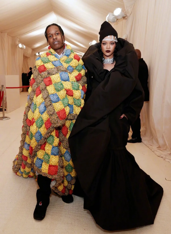 馬丁靴的30個穿搭示範，可甜可鹽，時髦炸了