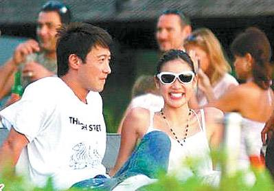 數位天王嫂都有一件“鎮場之寶”,唯獨李靚蕾最樸素 數位天王嫂都有一件“鎮場之寶”,唯獨李靚蕾最樸素