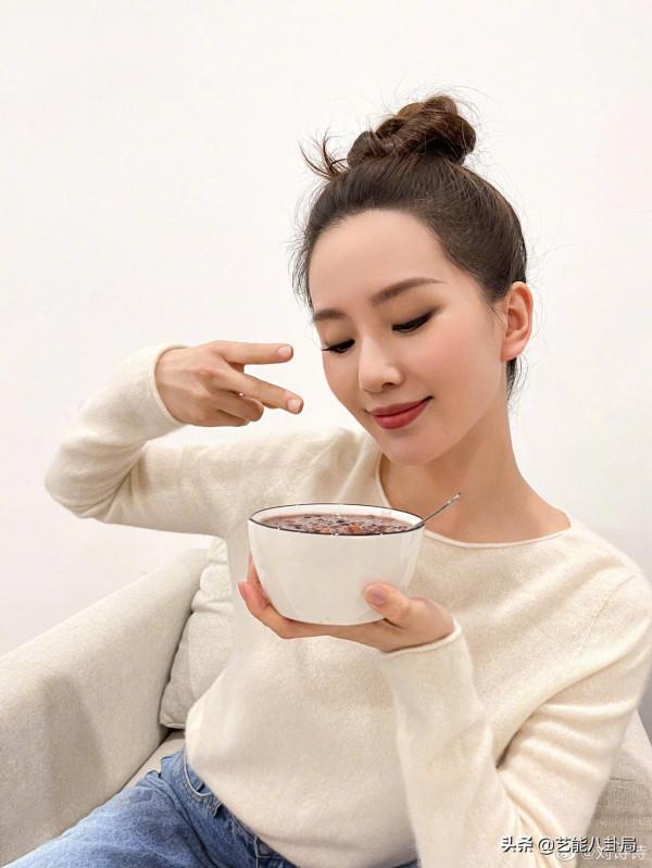 明星花式慶祝臘八節：劉詩詩曬六連拍，鞠婧禕搬磚，賈乃亮最心酸