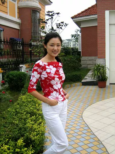 央視主持人周濤：知性幹練優雅美麗（珍藏版）