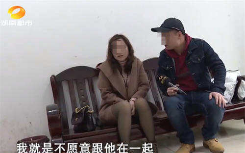43歲女友提出分手，62歲房地產老闆拿出賬本，要求歸還30萬裝修費