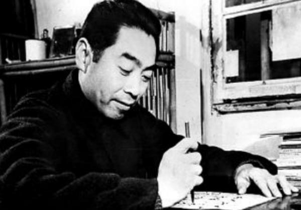 76年周恩來病逝後,宋慶齡獨自一人坐著流淚:國家少了一個好幫手 76年周恩來病逝後,宋慶齡獨自一人坐著流淚:國家少了一個好幫手