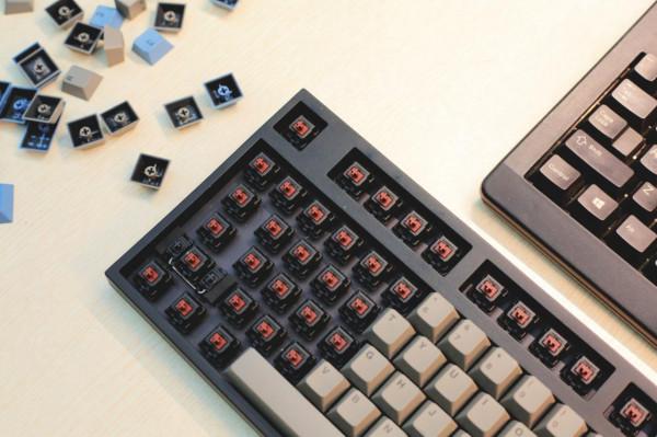 大L無線來了,鋼板走了 Leopold NP900R BT藍芽雙模機械鍵盤 大L無線來了,鋼板走了 Leopold NP900R BT藍芽雙模機械鍵盤