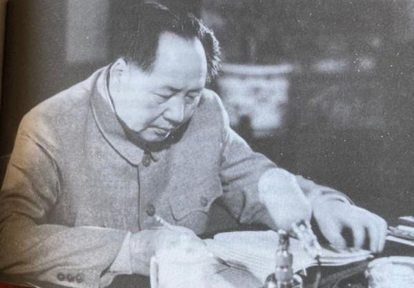 76年，毛主席逝世，汪東興看過悼詞後找到周啟才：有一條補充意見