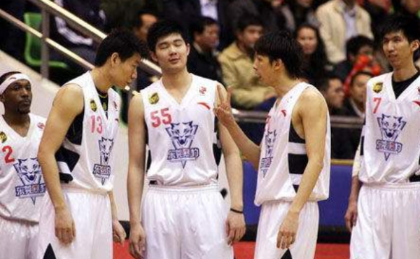 中國加內特張凱，13歲身高超1米9，國王隊丟擲橄欖枝