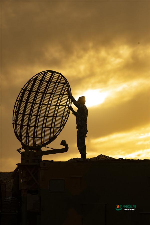 組圖丨南部戰區空軍地導某旅實兵對抗錘鍊防空利箭 組圖丨南部戰區空軍地導某旅實兵對抗錘鍊防空利箭