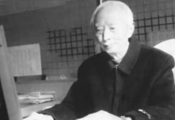 “001”導彈專家悼念毛主席,葬禮上身份曝光:毛主席的親侄子 “001”導彈專家悼念毛主席,葬禮上身份曝光:毛主席的親侄子