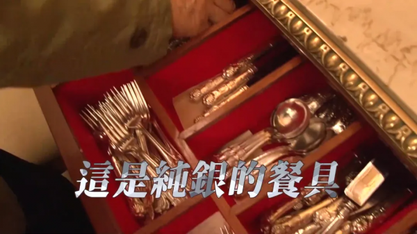 香港演員賣3億豪宅,馬桶20W、花瓶60W,卻帶家人住進小房子 香港演員賣3億豪宅,馬桶20W、花瓶60W,卻帶家人住進小房子