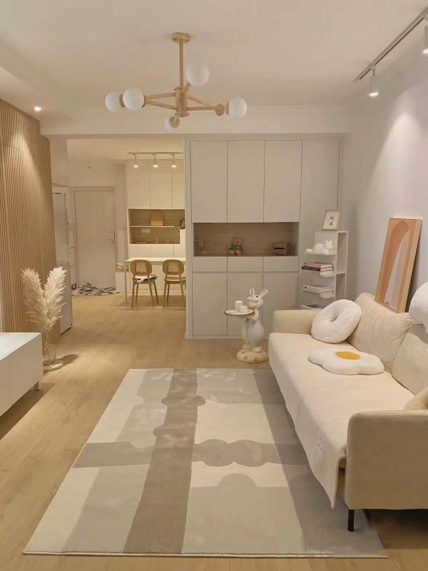 走進她家，才知什麼叫越簡單越好看，全屋大白牆不造型，太耐看了