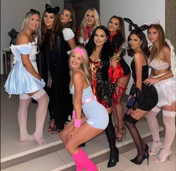 保羅斯科爾斯在社交媒體上被嘲笑 20歲的女兒釋出他咀嚼她的腳趾甲 保羅斯科爾斯在社交媒體上被嘲笑 20歲的女兒釋出他咀嚼她的腳趾甲