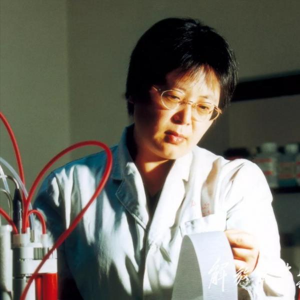 從清華女神到抗疫將軍,與毒抗爭29年,為祖國打贏三場疫苗戰 從清華女神到抗疫將軍,與毒抗爭29年,為祖國打贏三場疫苗戰