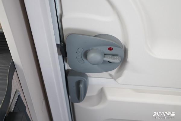 體驗法式浪漫，最大總質量1&period;2噸！卡萊爾ANTARES STYLE 390拖掛房車