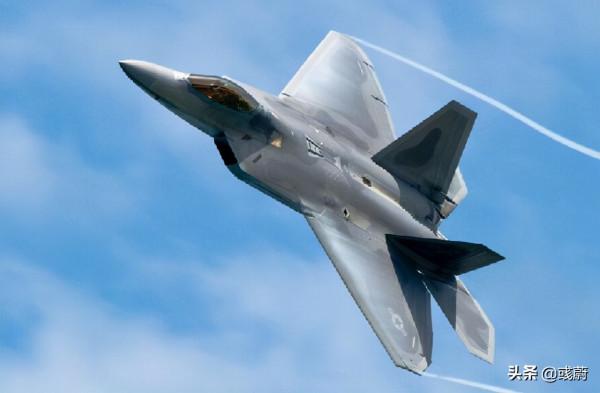 空軍獨苗殲偵8F戰機，真的是因為高空偵察無可替代而堅持服役嗎？