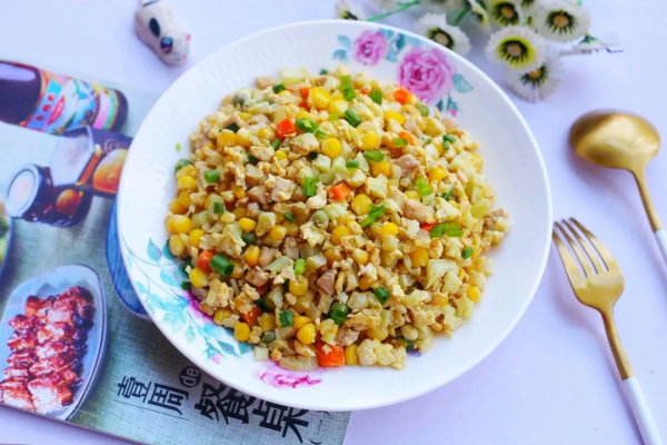 不加一粒米的炒飯，做法簡單，低脂飽腹又美味，減肥黨要多吃