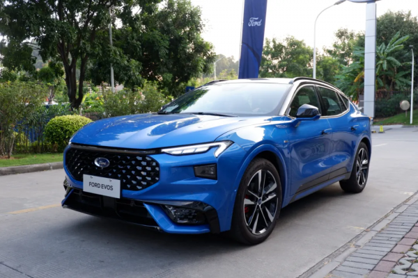 能顯示紅綠燈秒數？體驗福特車路協同系統，再也不怕大貨車擋視線