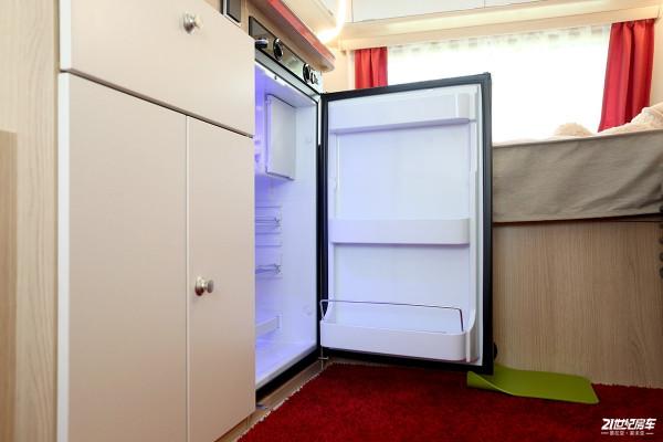 精緻的德系拖掛房車，復古又實用，年輕人喜歡的TA都有，真愛了