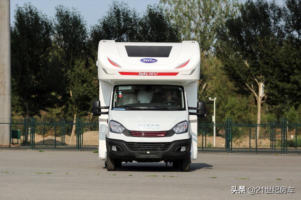 外形緊湊，五臟俱全！C型房車至少睡6人，48萬選亞特Y8-L2