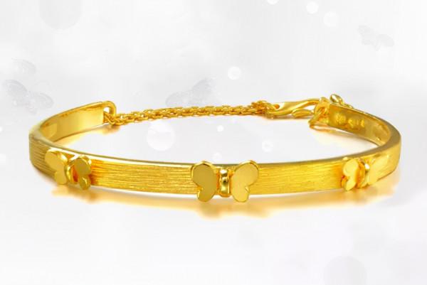 最經典的7款黃金手鐲該怎麼搭配?選對時尚翻倍 最經典的7款黃金手鐲該怎麼搭配?選對時尚翻倍